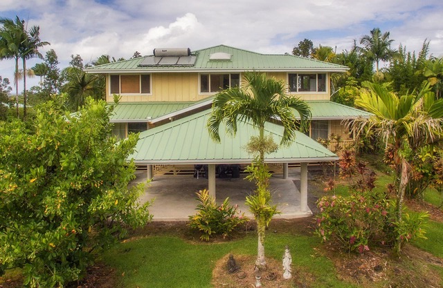 Maluhia Hale - Your one acre slice of paradise