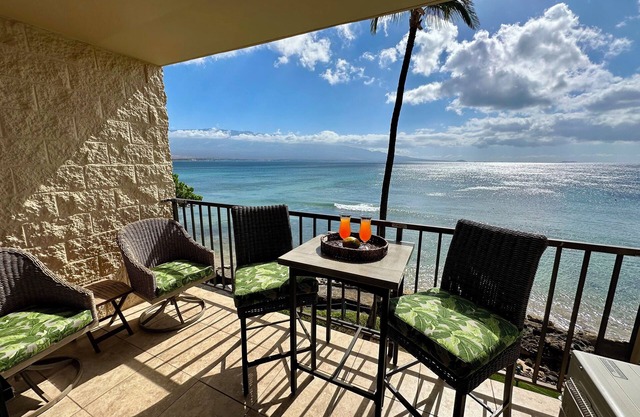 Maui Oceanfront & Beach access deluxe Condo, pool, ocean views, seasonal whales
