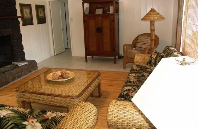 MONTHLY DISCOUNT! 3Bed/2Ba House - 250 Steps to the Beach!