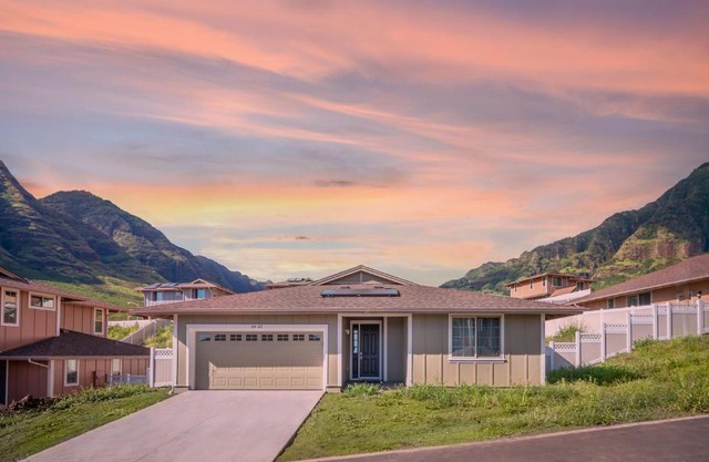 Oahu Family retreat-Beach 5min away-Oceanview