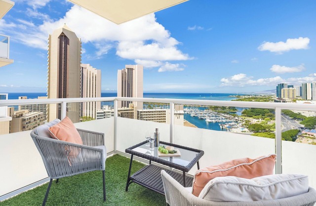 Ocean-City Views Glamorous Condo at The Watermark w/Parking & Full Kitchen