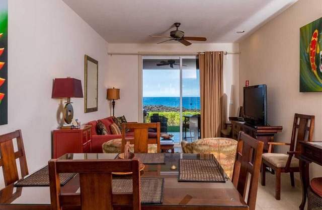 Ocean’s Edge! Lanai, Kitchen, WiFi, Flat Screen, A/C+Laundry–Hali`i Kai Waikoloa 13B