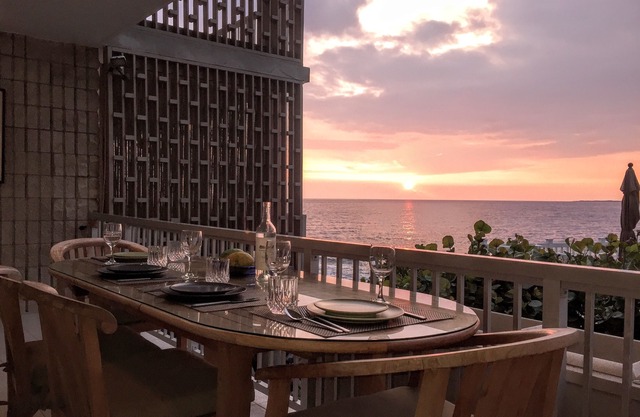 Oceanfront, Renovated & Accessible Downtown Kona - Beautiful Ocean Views! 1st Fl