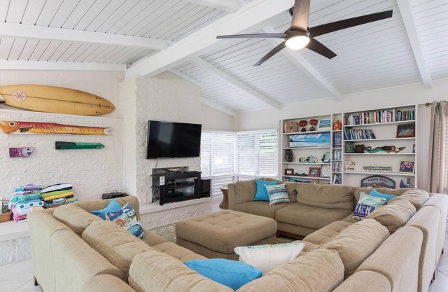 Ohana Beach House - 5 Bedrooms - Steps Away from Kailua Beach