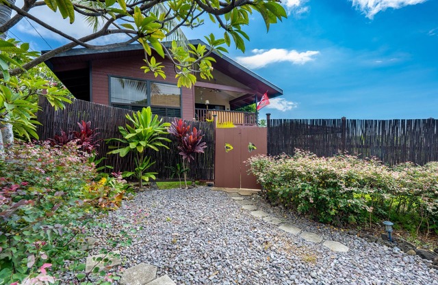 One Bedroom Apartment With Full Kitchen And Yard Five Minutes From The Ocean