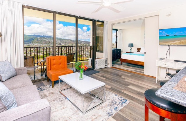 Panoramic Mountain View Condo with Free Parking!
