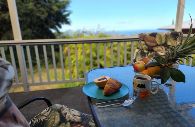 Panoramic Views, King Bed, Private, Close to Town.