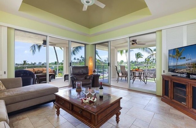 Partial Ocean Views, Top Floor. Beach Gear Included. Vista Waikoloa A304
