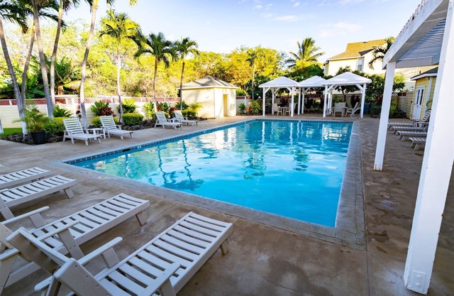 Pool, Hot Tub, Fitness Room & AC!
