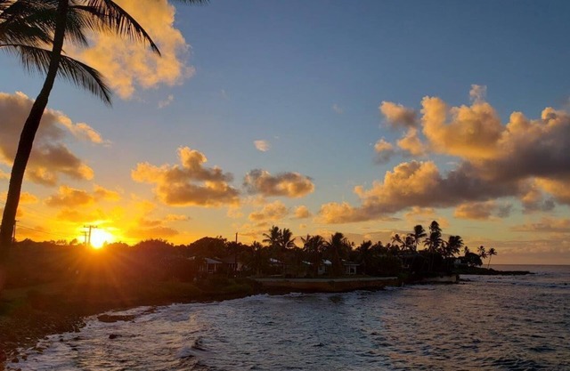 Refreshed Ocean Front Condo with AC, enjoy the ocean from your own private lanai