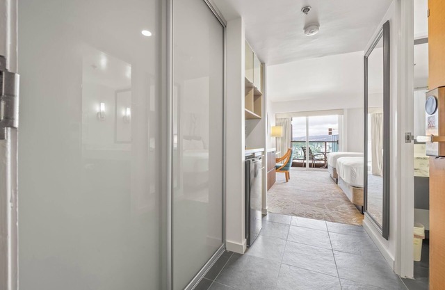 Renovated Incredible Partial Ocean View & Balcony Unit 1901