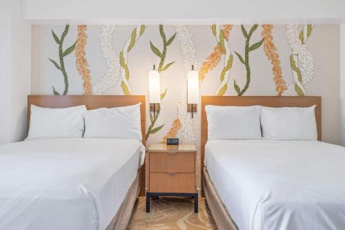 Renovated Incredible Views Ala Moana 2211