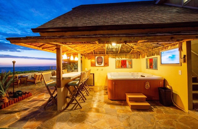 ★ Sandy Beachfront Home ★ Tiki Bar/Hot Tub/Bdrm AC/Kayaks/Laundry/Parking.