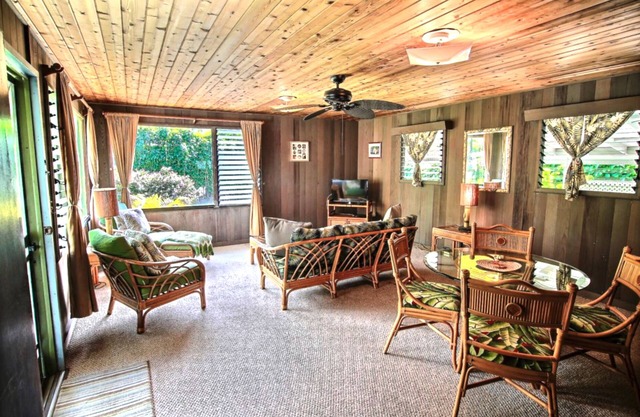 Short walk 2 Hanalei Bay, beach and town, w/AC in bed rooms