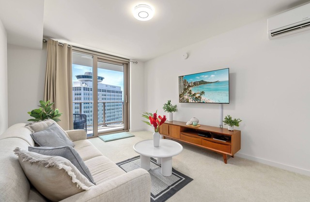 Sky-High Condo w/Ocean Views & Gym, Pool, Spa Access | Kapiolani Sky Suite