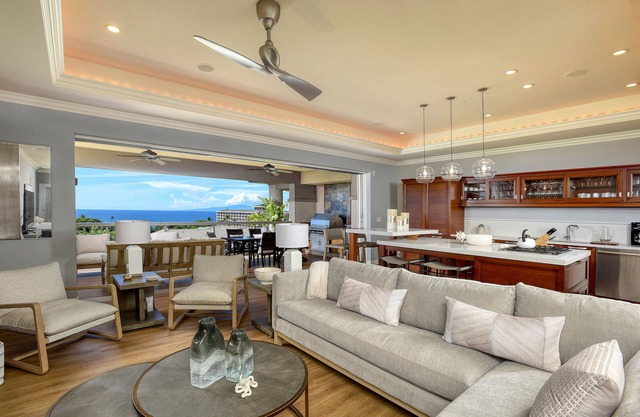 Sleeps 10, Family Favorite, Fully Upgraded Modern Renovated & Decorated Remodel