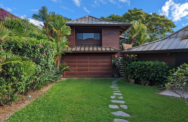Spacious air-conditioned studio in a gated community near Kona