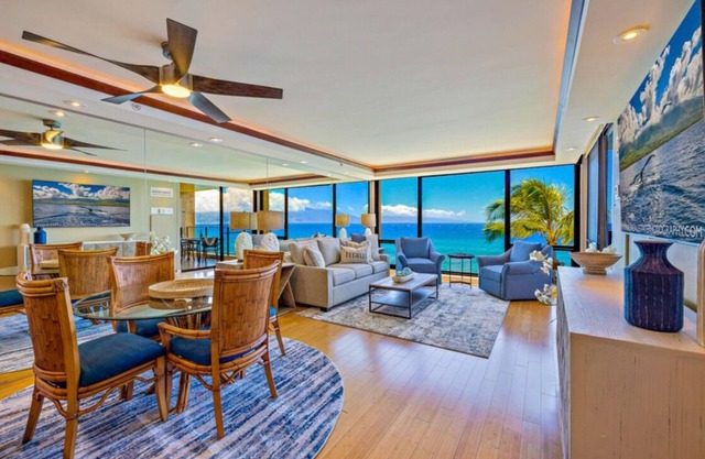 Stunning Ocean Front 1-Bedroom Condo WiFi, AC; Mahana 608
