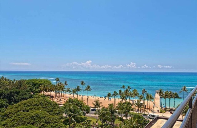 Stylish Studio w/Sundeck Access - Waikīkī Grand #1004