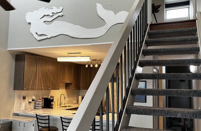 The Mermaid Loft. Walk to restaurants, shops, the beach and the Ironman course.