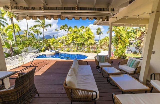 The SunWalk Villa: Stunning 3BR