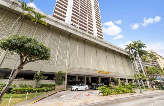 Total of 2 bedrooms at Royal Kuhio, Sleeps 8, with AC. Two units, same floor,