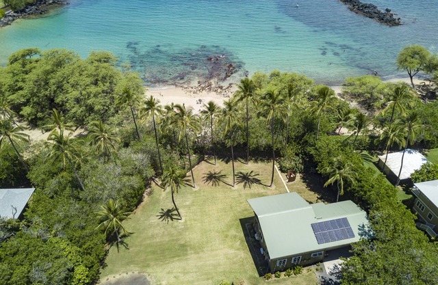 Waialea Bay Beachfront Home with AC