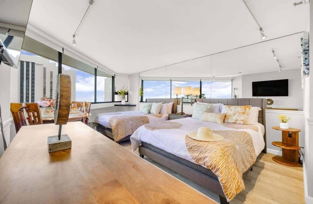 Waikiki Forever Ocean Views, Free Parking & Pool