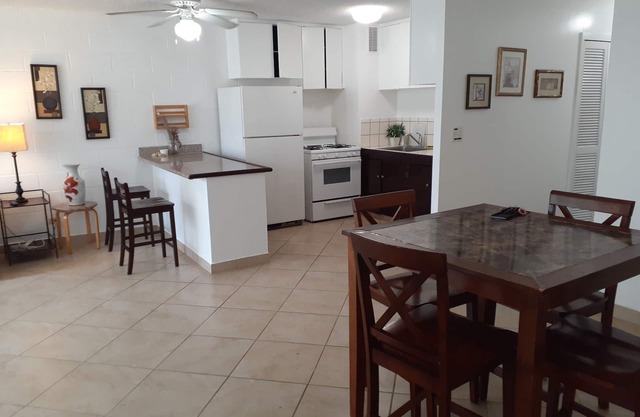 ~Waikiki~ LOWEST RATES IN AREA ~ 1 Bedroom ~ Fully Furn ~ Blocks to Beach ~