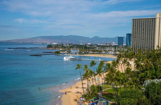 Waikiki Shore 1000 Oceanfront 2 BD + Bonus BD 2 BA