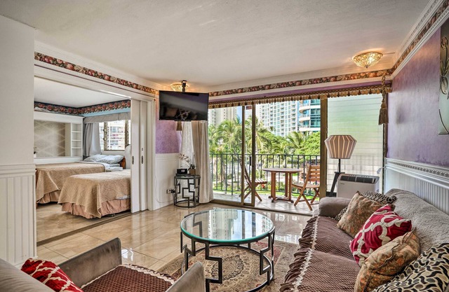 Waikiki: Walking Distance 30 Night Minimum