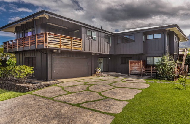 Walking Distance to Hanalei bay with A/C, Hot Tub and Sauna