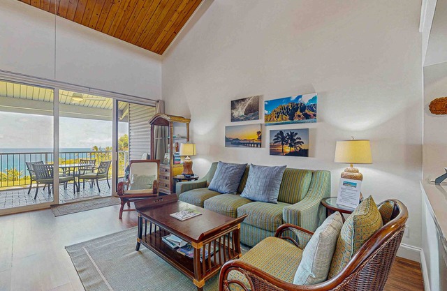 Waterfront condo with pool & hot tub, loft & lanai with ocean views