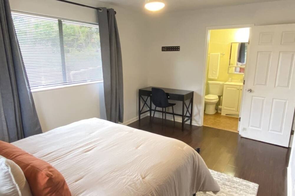 Keaau House | Peaceful Master Bedroom with Own Bath near Hilo