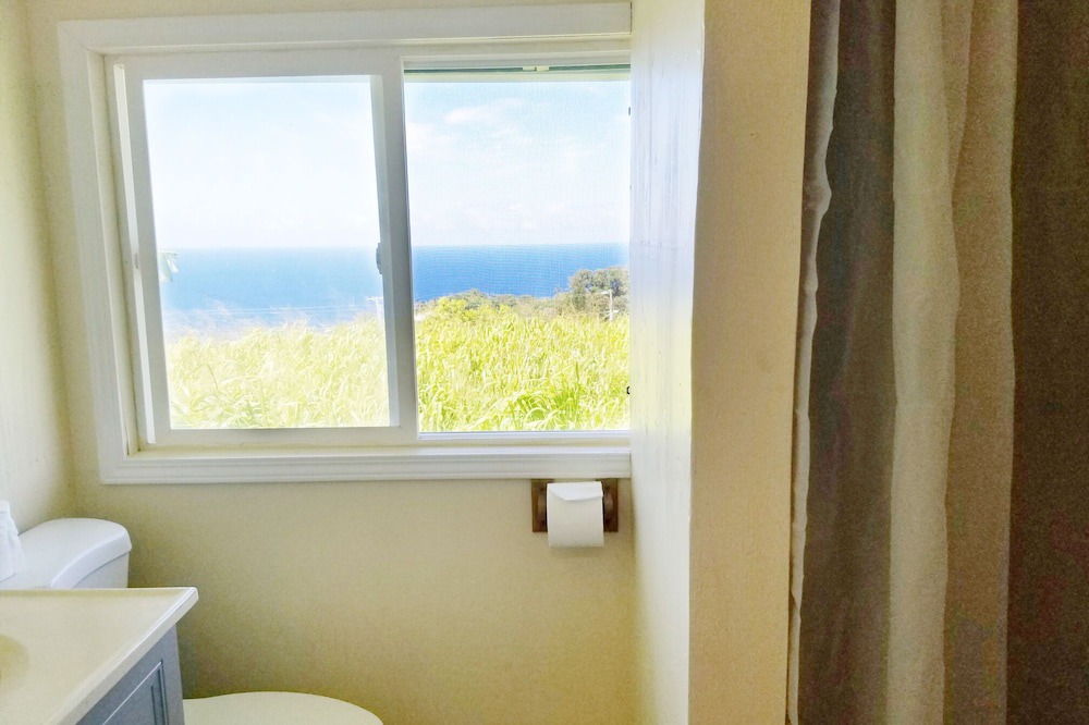 Papaaloa Cottage | Jasmine Cottage Farmstay - Sunrise & Ocean Views & local Waterfall Hikes!