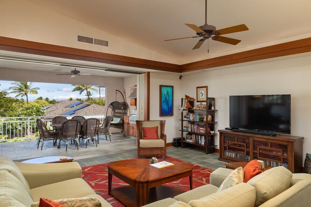 Kamuela Condo | Exclusive Paradise: Luxurious Villa with Private Beach Access!