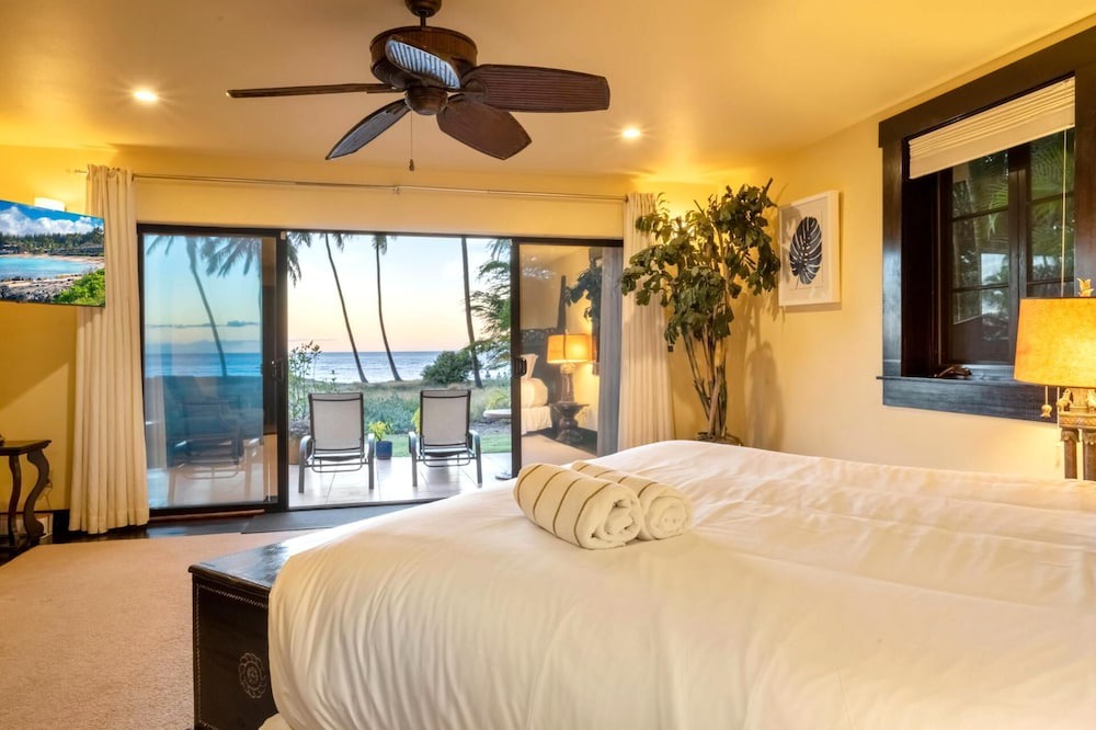 Kihei House | K B M Resorts: Maui Hale-1470, Beach Front House, 3 Bedroom, On the Sand, Sleeps 10+, Perfect for Families, L'occitane, Privacy, Includes Rental Car!