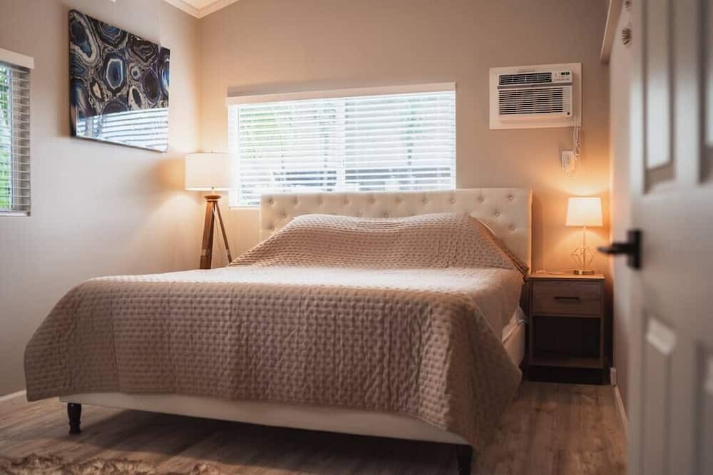 Waianae House | Spacious 2 BR Beach House with King Suite