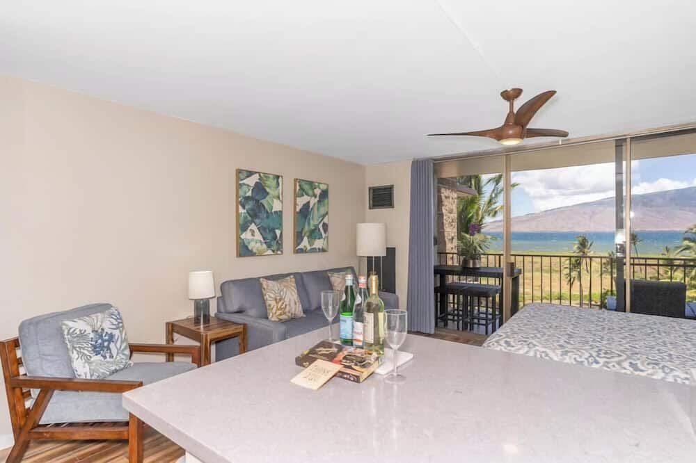 Kihei Condo | Endless & Elegant Vistas