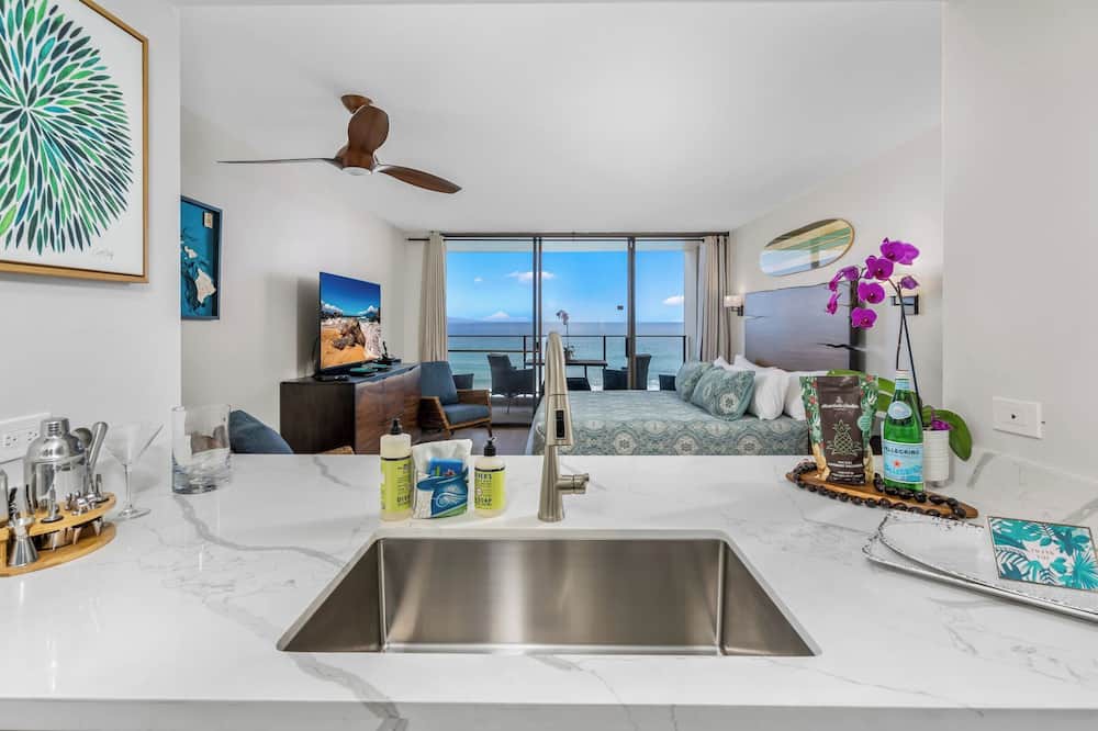 Honokowai Condo | Oceanfront Kaanapali Studio Vistas