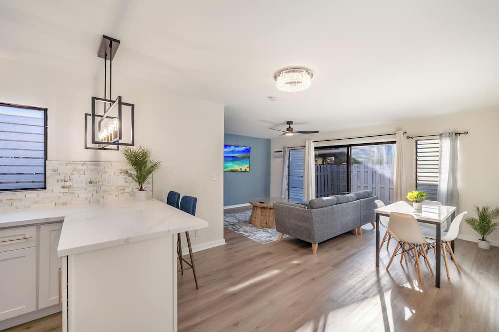 Nanakuli House | Steps from the Ocean 3bed/1.5bath Maili Beach