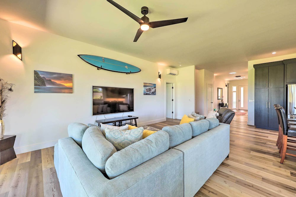 Princeville Cottage | Spacious Kauai Getaway < 1 Mi to the Ocean!