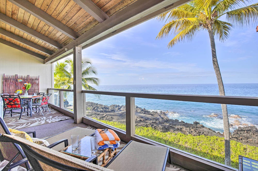 Kahaluu Bay Apartment | Airy Oceanfront Kailua-kona Gem w/Community Pool