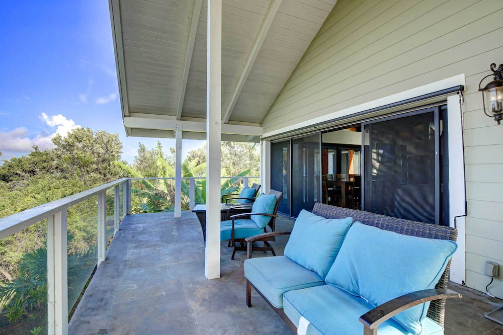 Kalaoa Cottage | Kailua-kona House w/Balcony & Ocean Views!