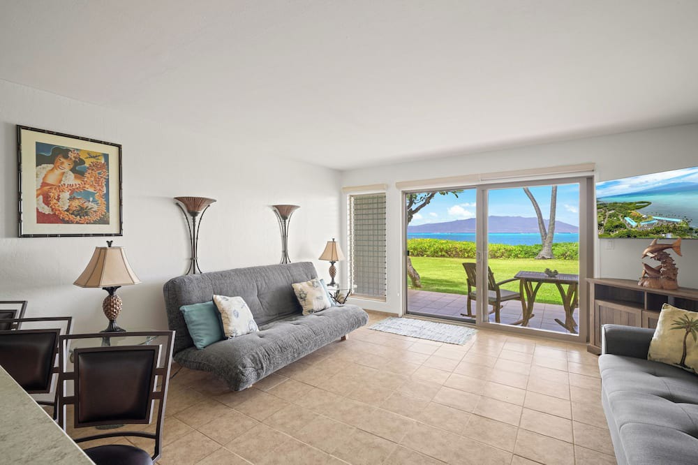 Ualapue Apartment | Oceanfront Condo w/Pool & Grills in Molokai!