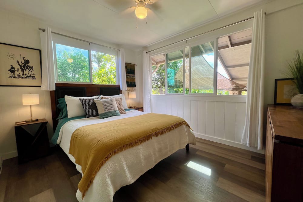 Waialee House | Charming Haleiwa Cottage Steps to Beautiful Beach