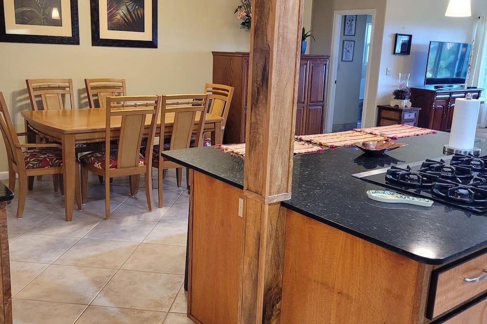 Papaikou House | Bamboo Unit- Adult Only-Prvt Entry&Bathroom-Ocean View-A/C option