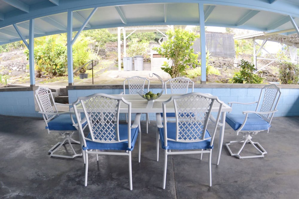 Honalo House | Cozy Oceanview House on 1 acre Orchard