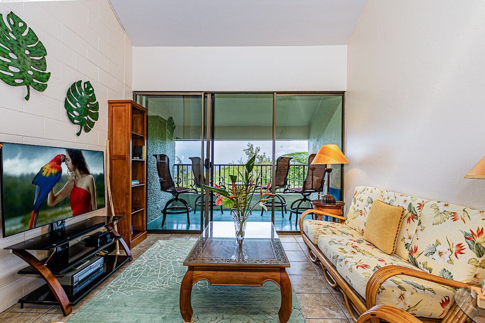 Hilo Condo | Monthly Rate Penthouse Condo at Oceanfront Hilo Beach