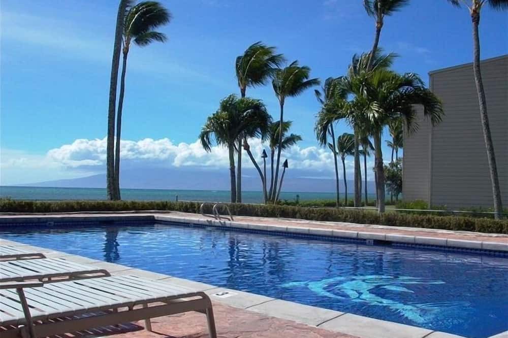 Ualapue Condo | Lovely Oceanfront Tropical Home w/Shared Pool, Free WiFi, Water Views, Lanai